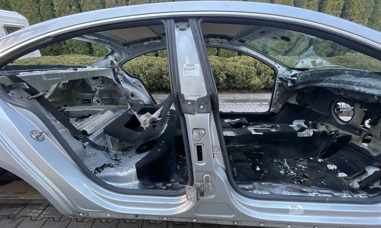 STALP MIJLOC DREAPTA VOLKSWAGEN PASSAT CC B7 2011-2017