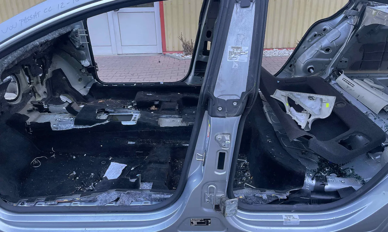 STALP MIJLOC STANGA VOLKSWAGEN PASSAT CC B7 2011-2017