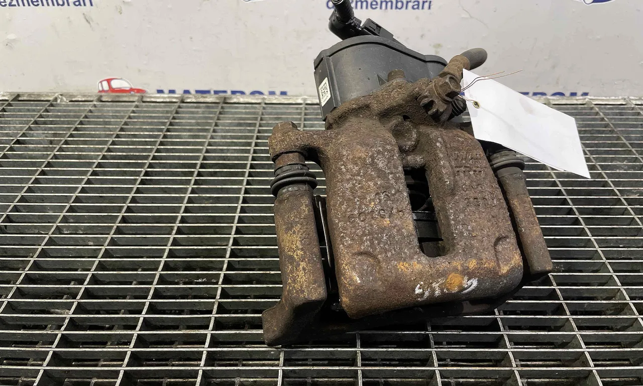ETRIER SPATE STANGA VOLKSWAGEN PASSAT CC B7 2011-2017