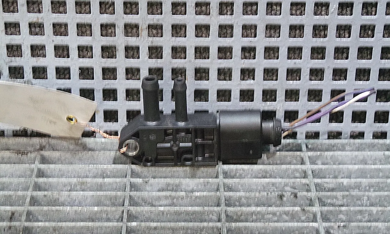 SENZOR FILTRU PARTICULE VOLKSWAGEN PASSAT CC B7 2011-2017