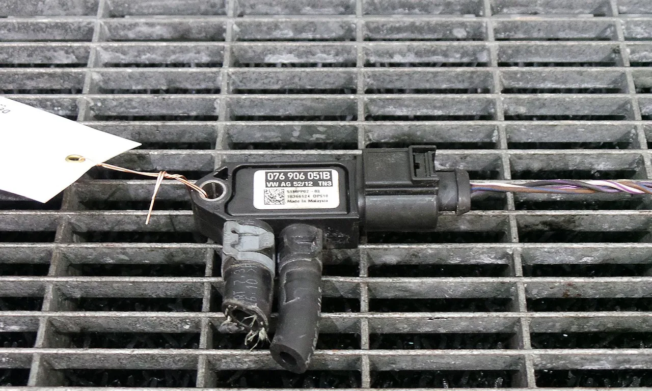 SENZOR FILTRU PARTICULE VOLKSWAGEN PASSAT CC B7 2011-2017