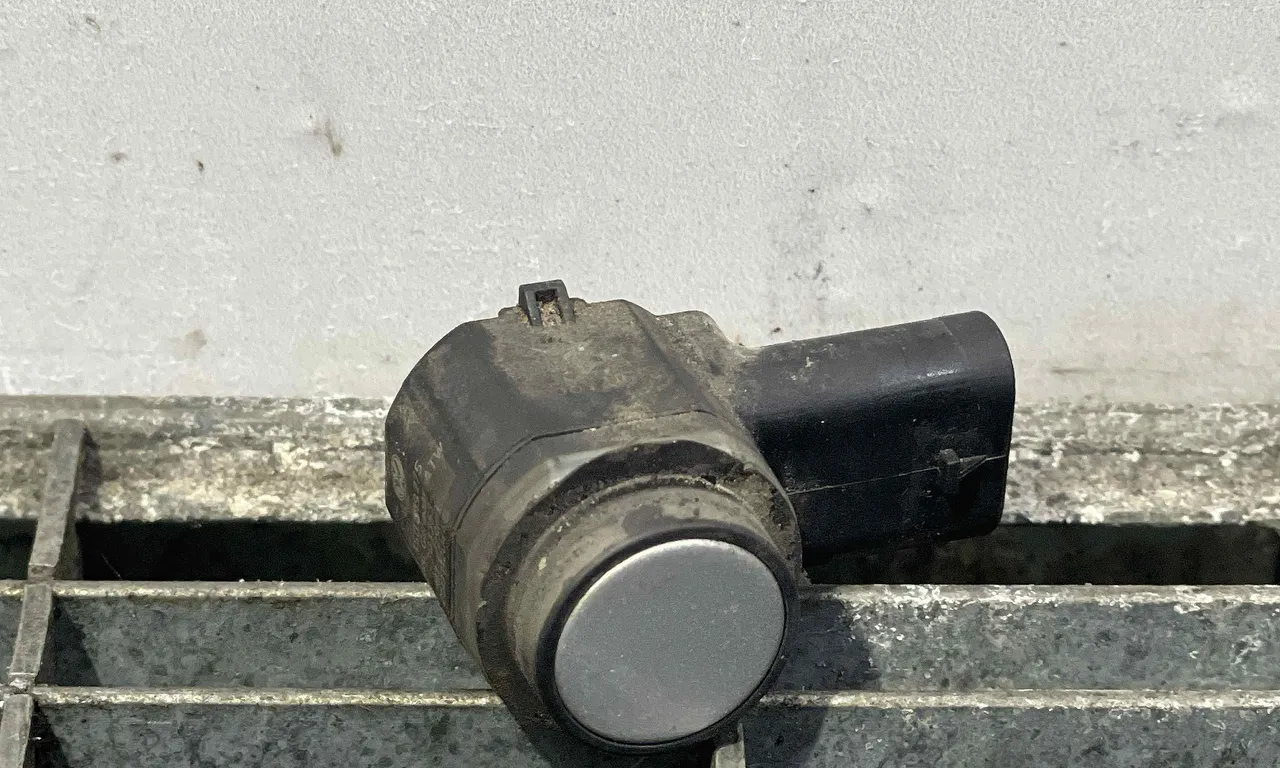 SENZOR PARCARE FATA VOLKSWAGEN PASSAT CC B7 2011-2017