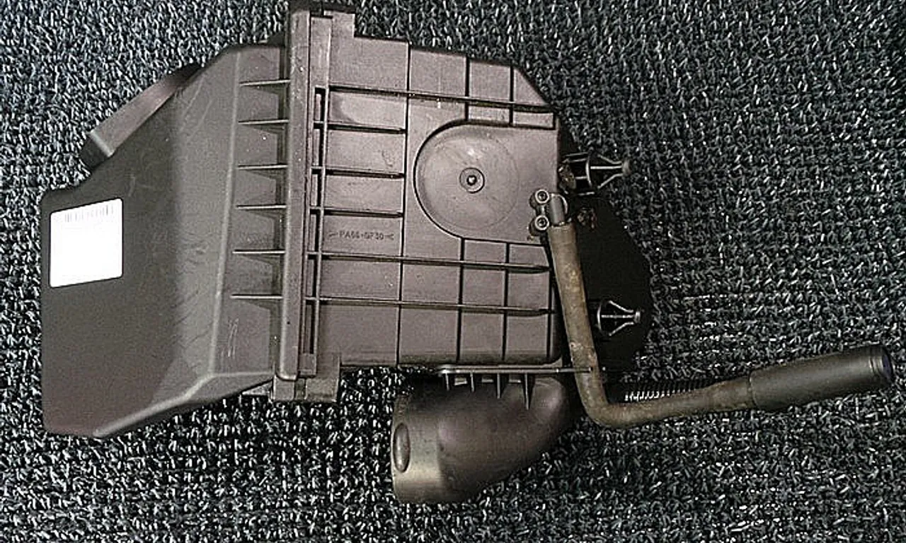 CARCASA FILTRU AER VOLKSWAGEN PHAETON 2002-2016