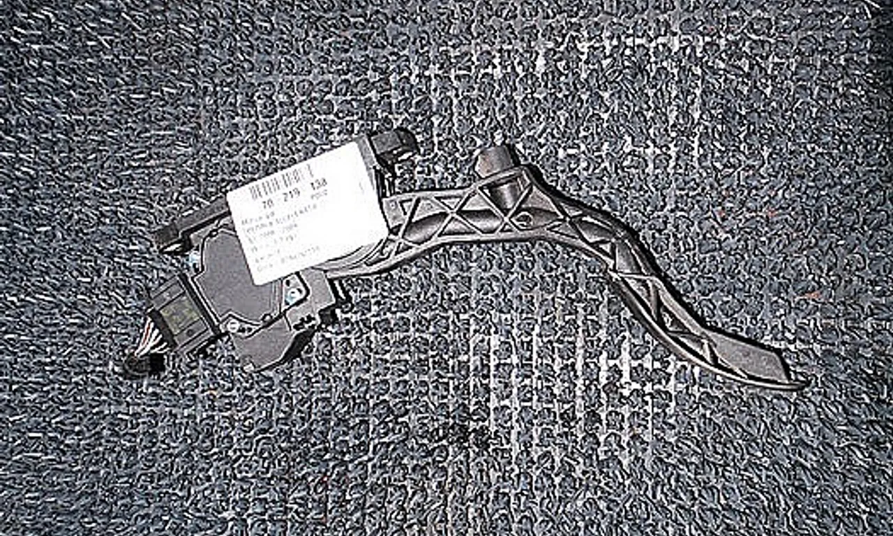 PEDALA ACCELERATIE VOLKSWAGEN POLO IV 2001-2014
