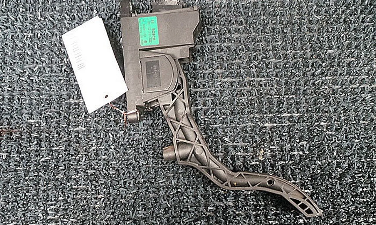 PEDALA ACCELERATIE VOLKSWAGEN POLO IV 2001-2014