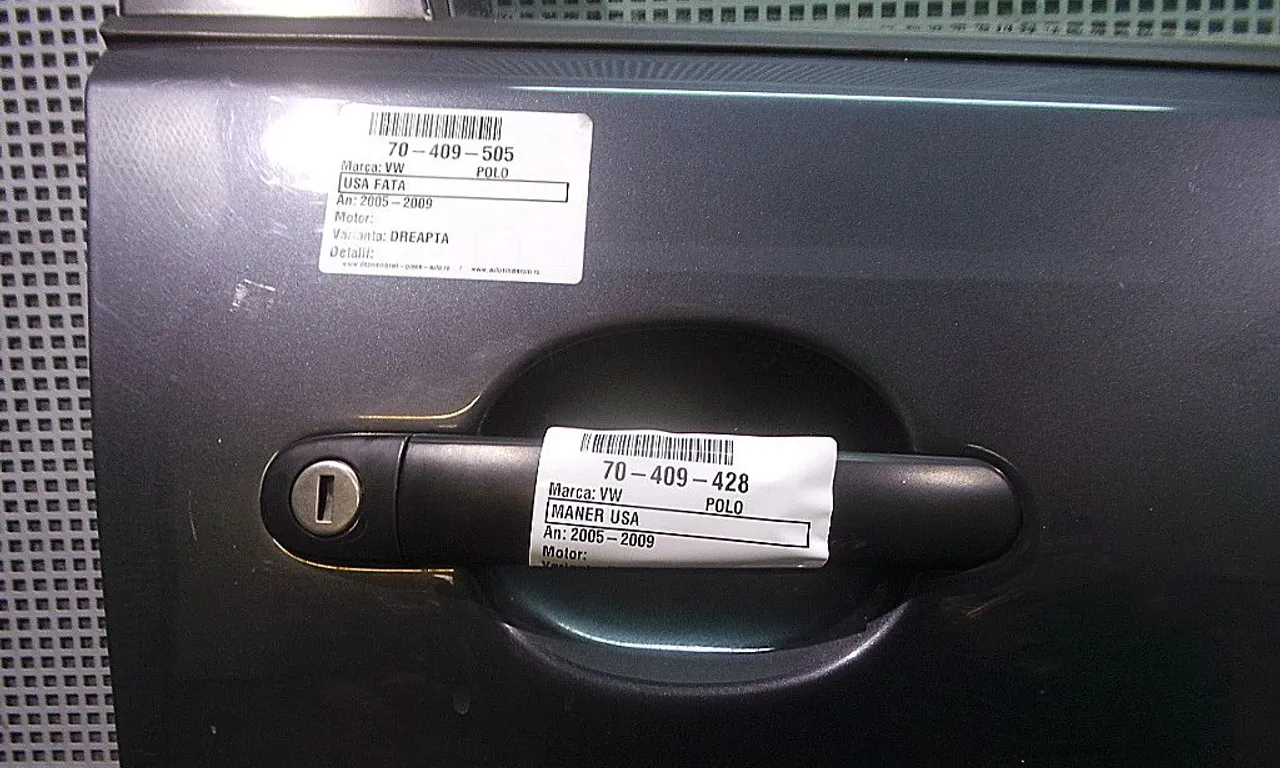 MANER USA FATA DREAPTA VOLKSWAGEN POLO IV 2002-2010