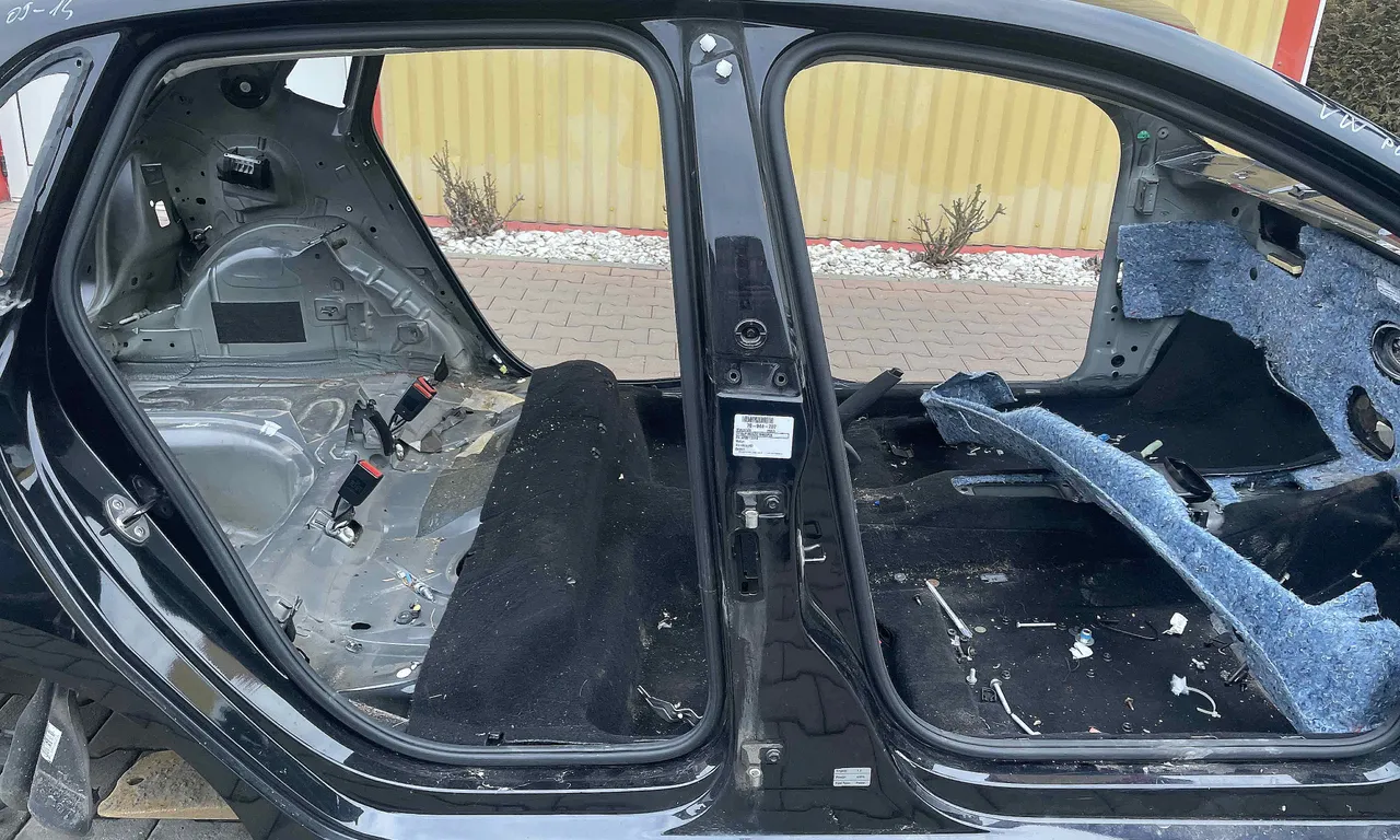 STALP MIJLOC DREAPTA VOLKSWAGEN POLO V 2009-2022