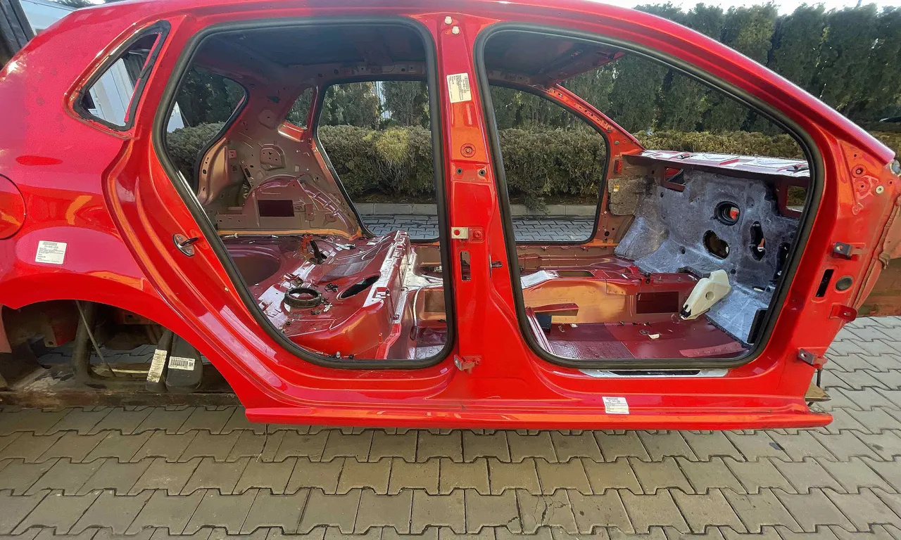 STALP MIJLOC DREAPTA VOLKSWAGEN POLO V 2009-2022