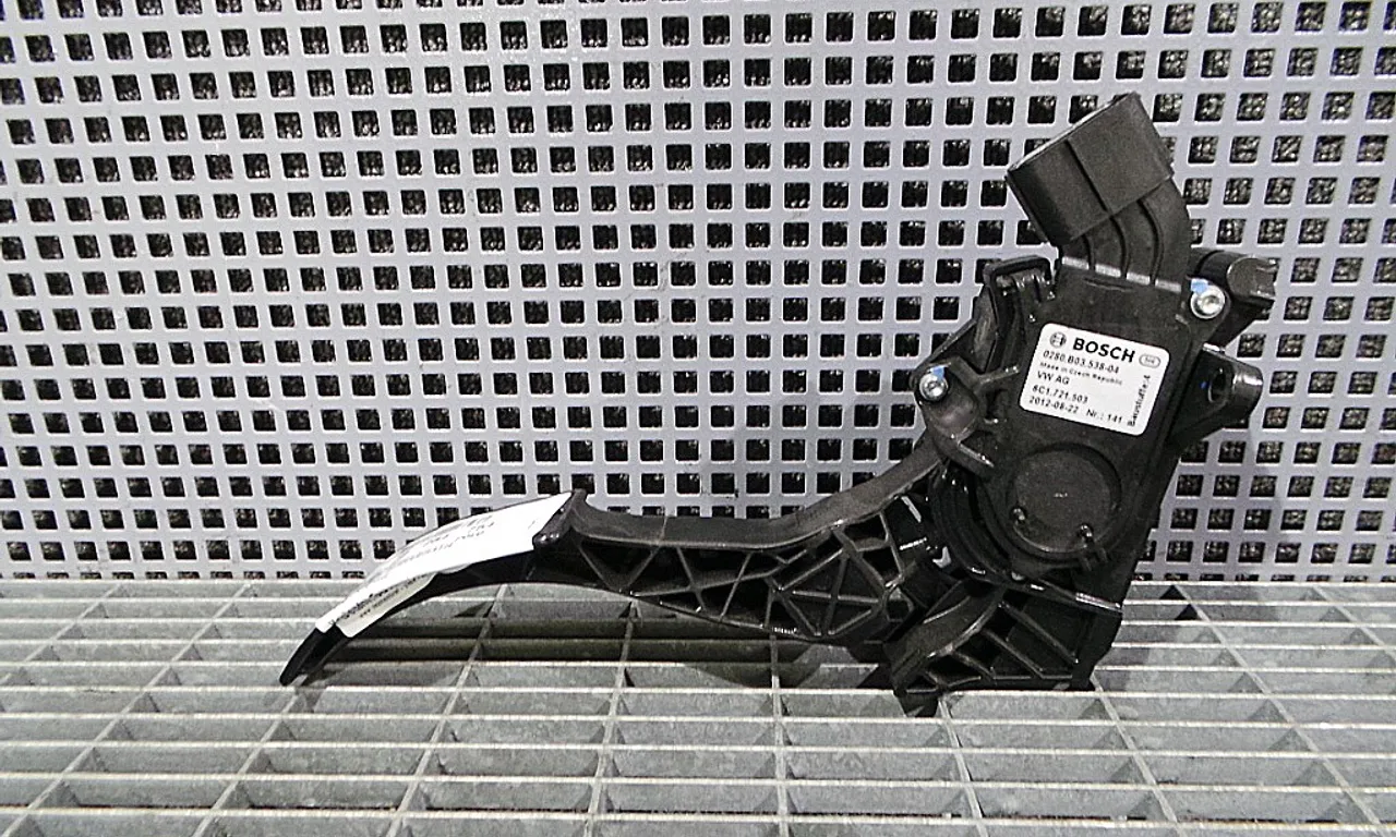 PEDALA ACCELERATIE VOLKSWAGEN POLO V 2009-2022