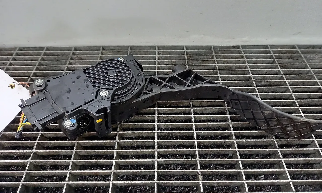 PEDALA ACCELERATIE VOLKSWAGEN POLO V 2009-2022