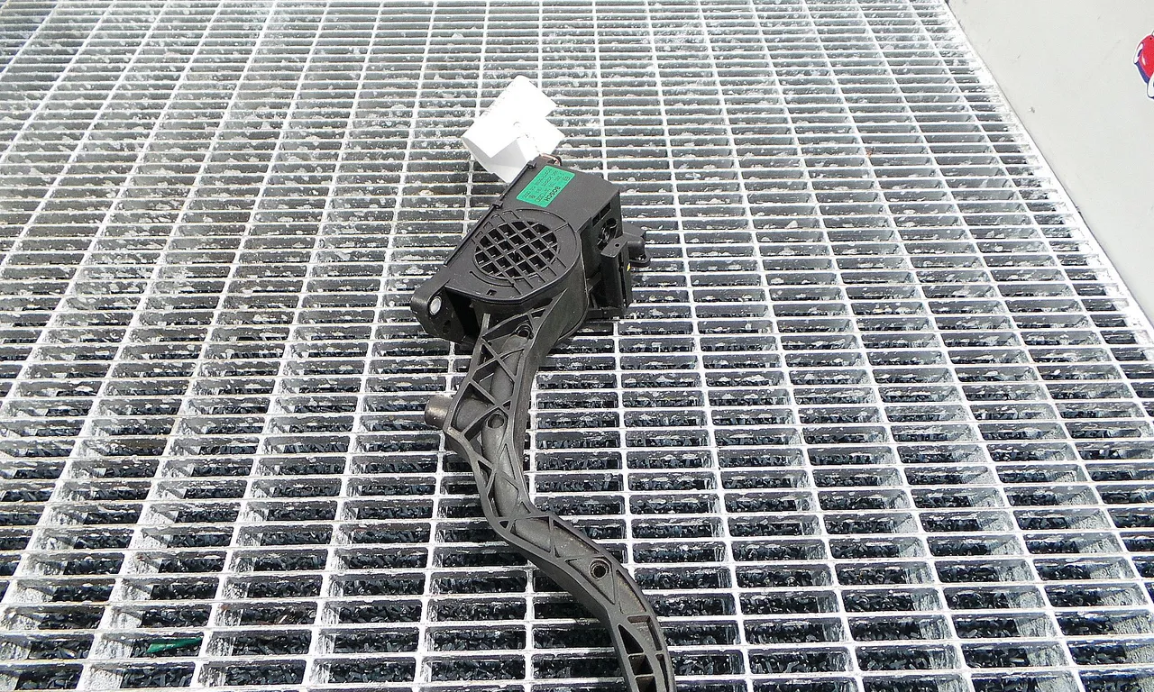 PEDALA ACCELERATIE VOLKSWAGEN POLO V 2009-2022