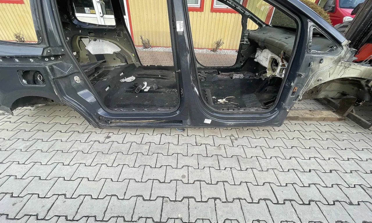 PRAG DREAPTA VOLKSWAGEN SHARAN 2010-2022