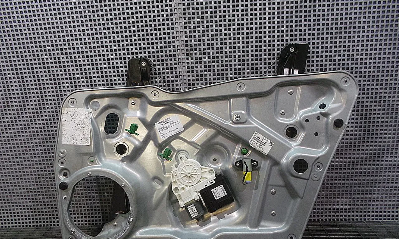 MACARA USA FATA DREAPTA VOLKSWAGEN TIGUAN 2007-2018