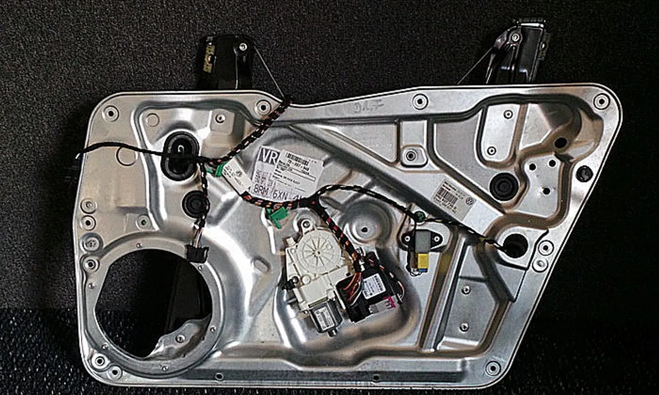 MACARA USA FATA DREAPTA VOLKSWAGEN TIGUAN 2007-2018