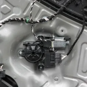 Motoras macara usa dreapta spate