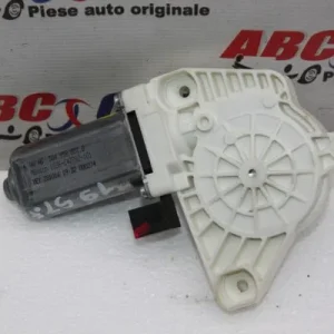 Motoras macara usa stanga fata