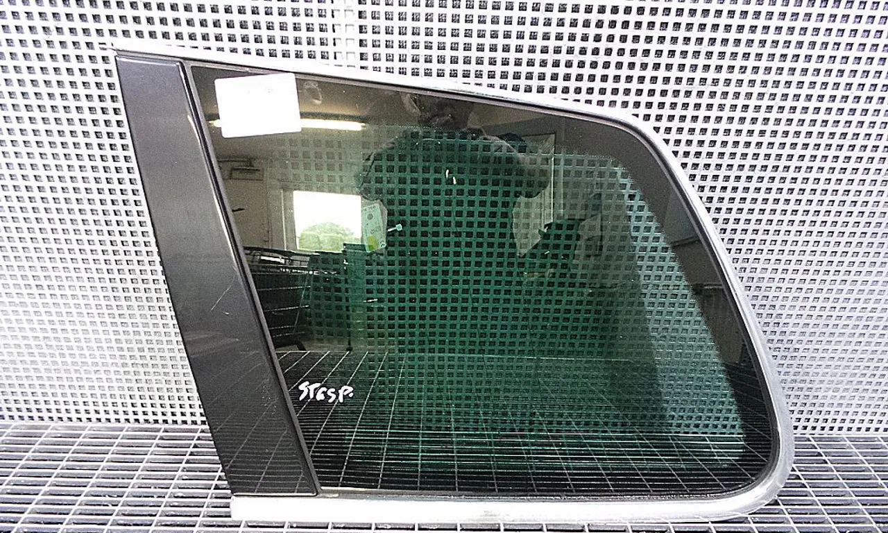 GEAM CAROSERIE SPATE STANGA VOLKSWAGEN TOUAREG 2002-2013