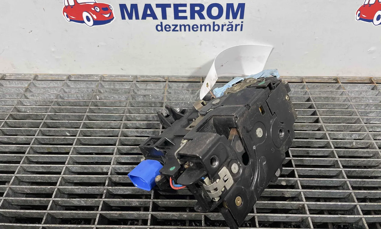 INCUIETOARE USA FATA DREAPTA VOLKSWAGEN TOUAREG 2002-2013