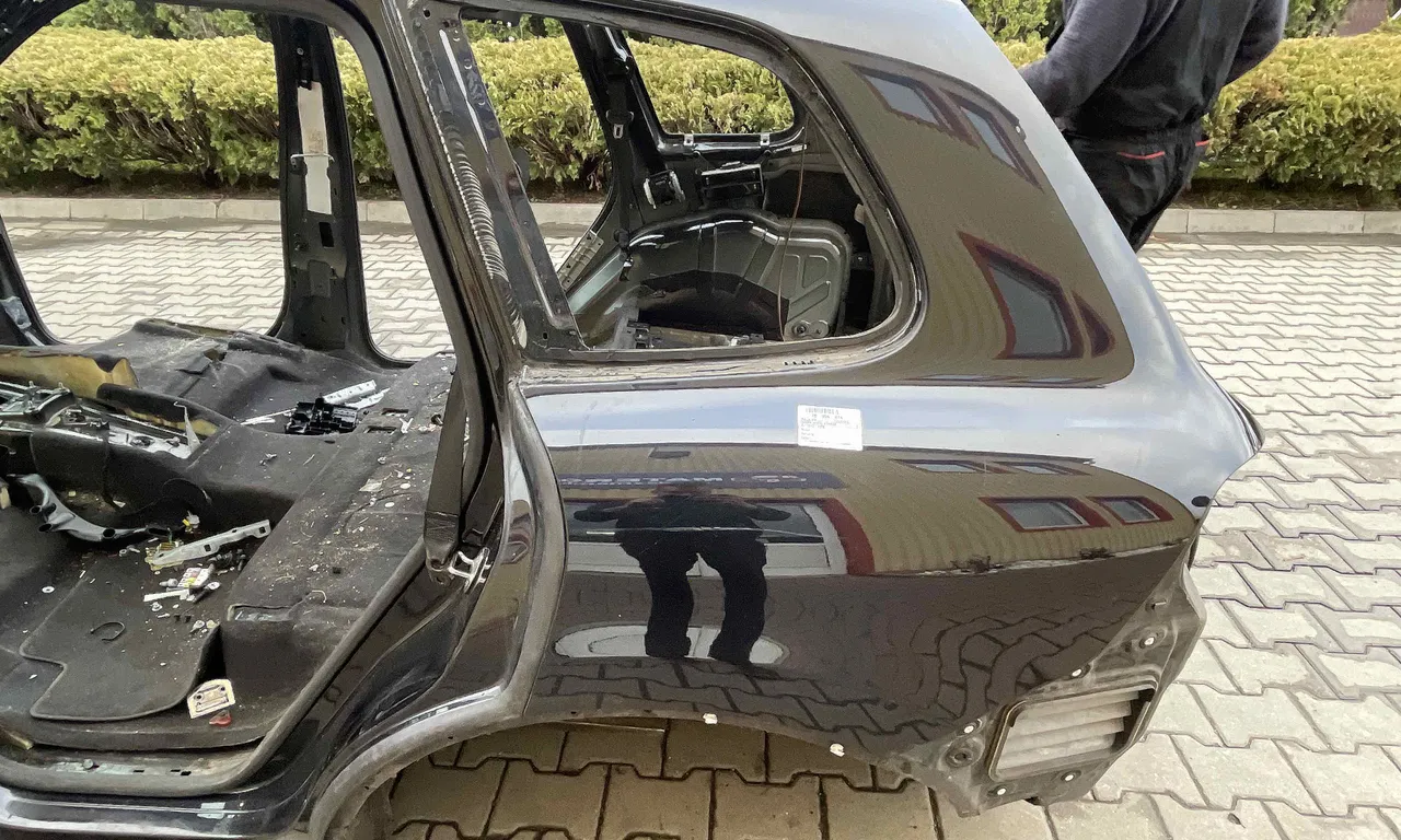 ARIPA SPATE STANGA VOLKSWAGEN TOUAREG 2010-2018