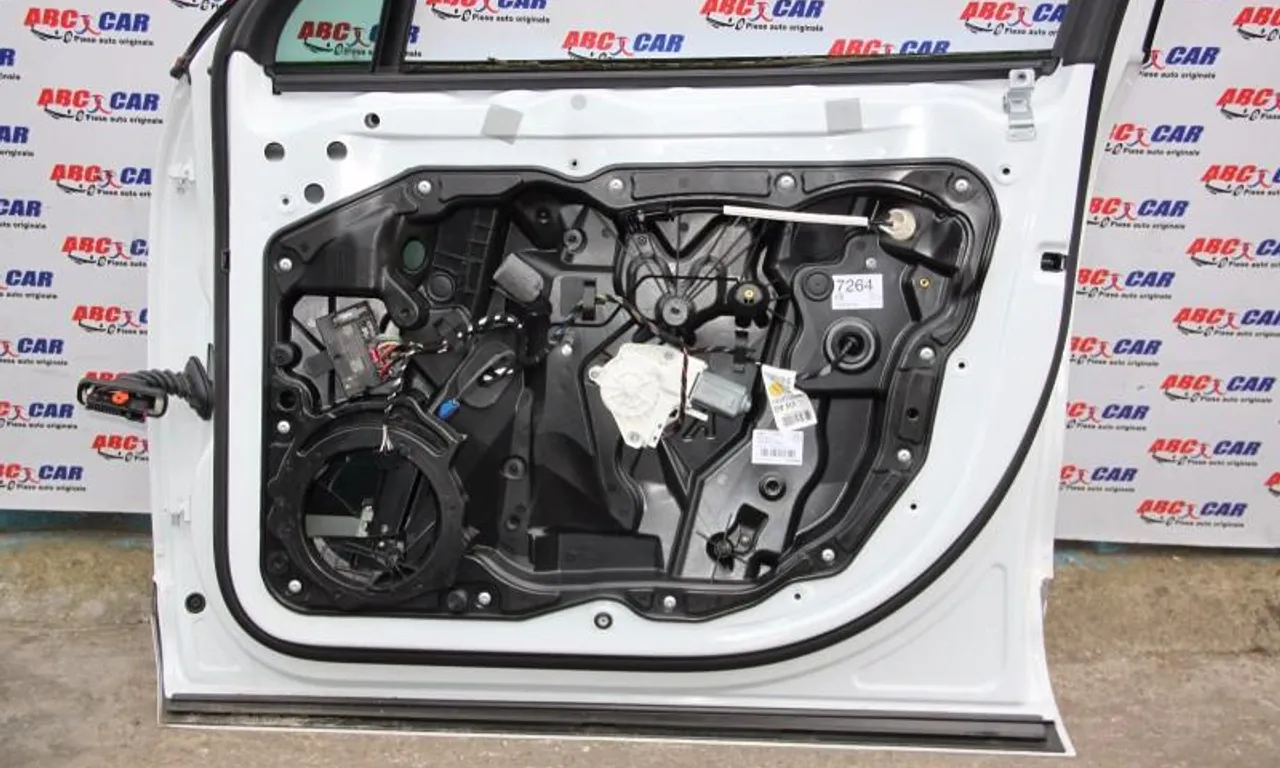 Broasca usa dreapta fata VOLKSWAGEN TOUAREG 2010-2018
