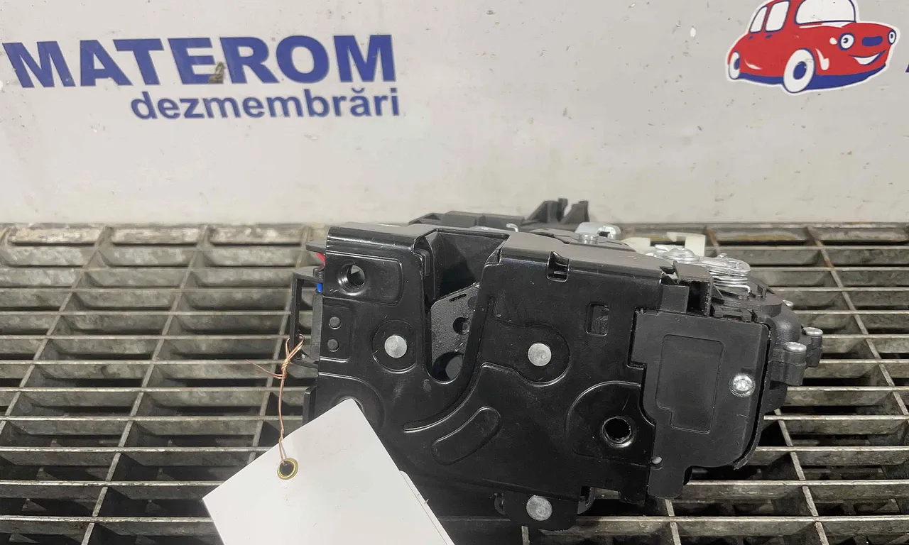 INCUIETOARE USA FATA DREAPTA VOLKSWAGEN TOUAREG 2010-2018