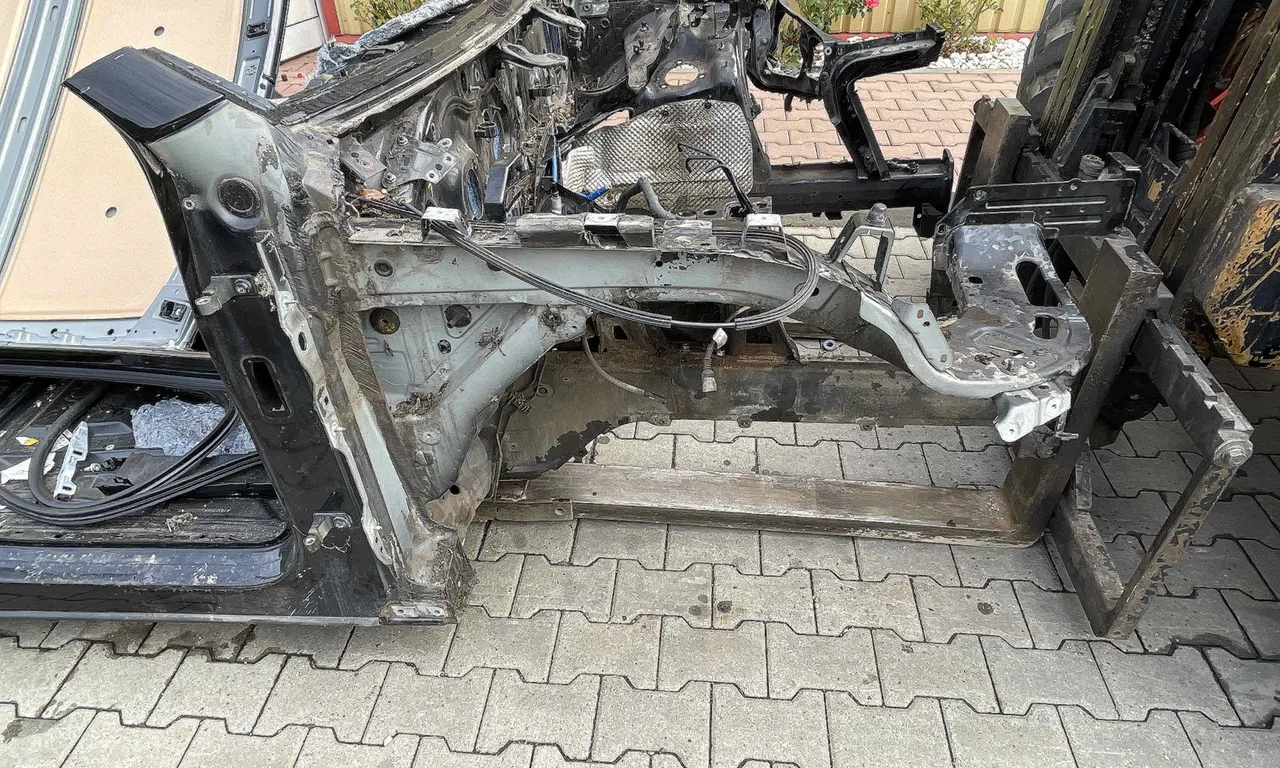 LONJERON DREAPTA VOLKSWAGEN TOUAREG 2010-2018