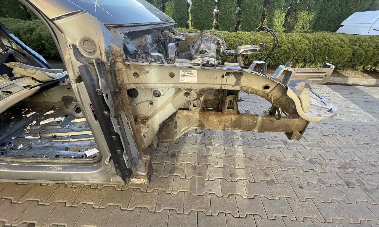 LONJERON DREAPTA VOLKSWAGEN TOUAREG 2010-2018