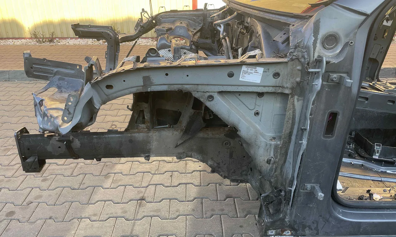 LONJERON STANGA VOLKSWAGEN TOUAREG 2010-2018
