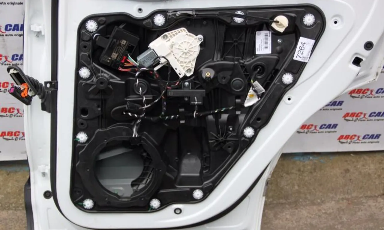 Macara usa dreapta spate VOLKSWAGEN TOUAREG 2010-2018