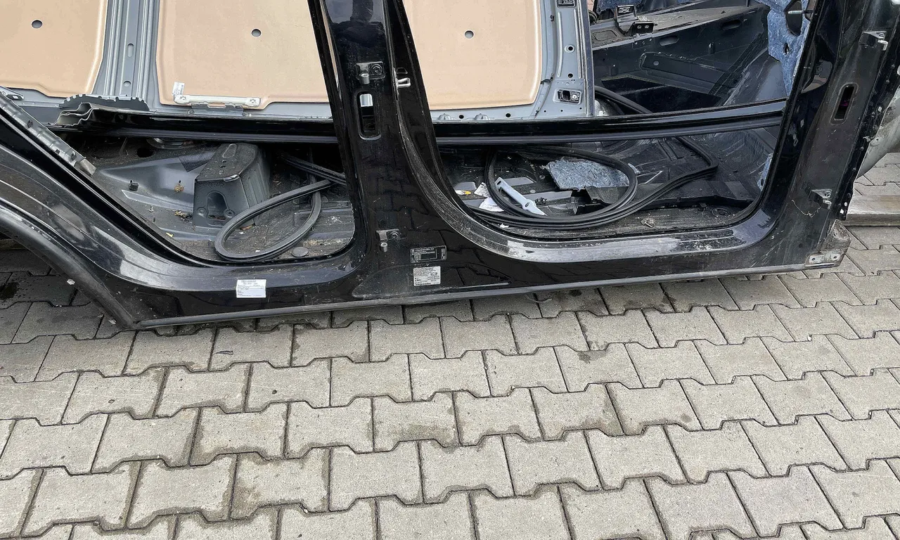 PRAG DREAPTA VOLKSWAGEN TOUAREG 2010-2018