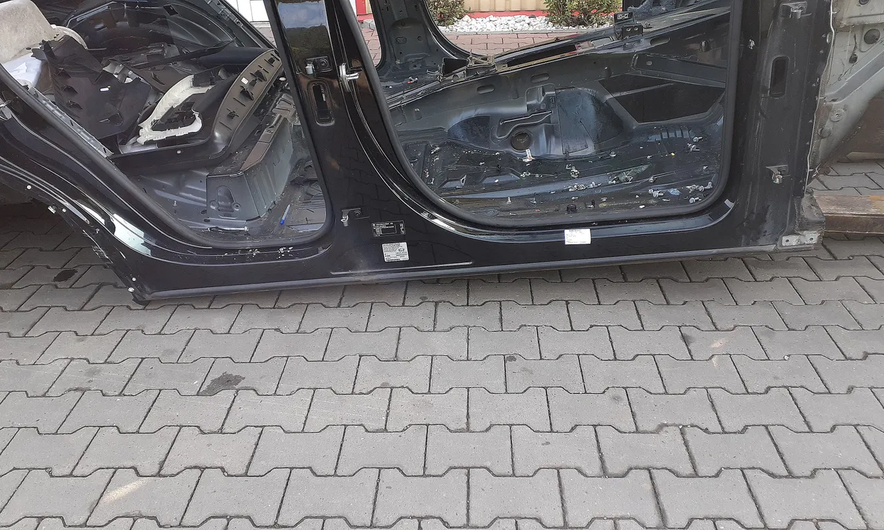 PRAG DREAPTA VOLKSWAGEN TOUAREG 2010-2018