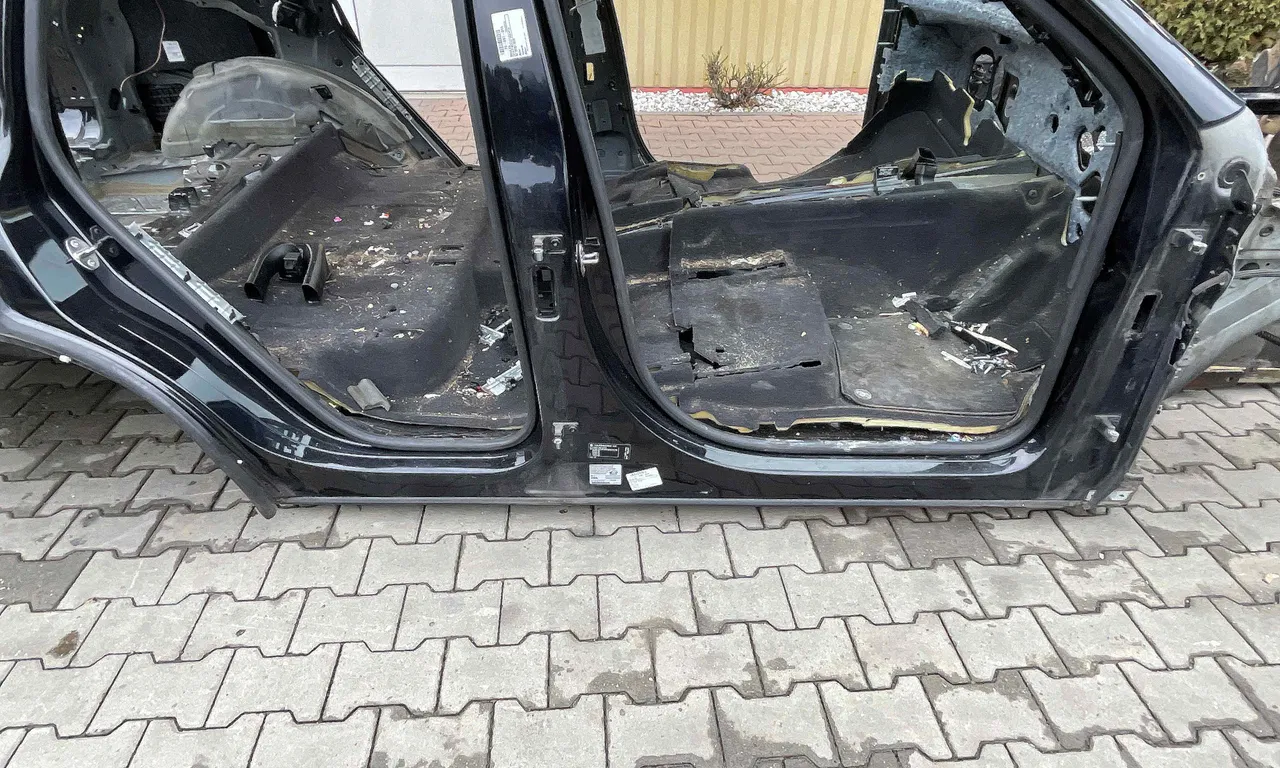 PRAG DREAPTA VOLKSWAGEN TOUAREG 2010-2018