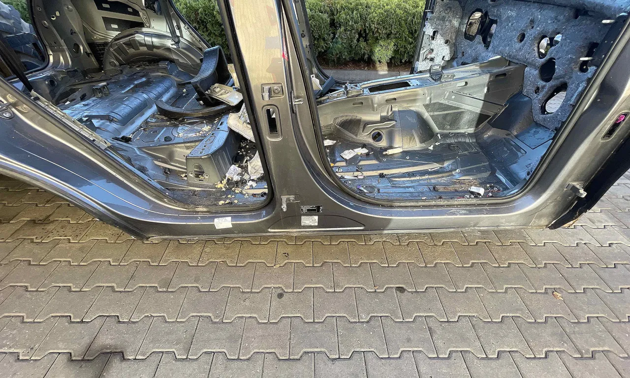 PRAG DREAPTA VOLKSWAGEN TOUAREG 2010-2018
