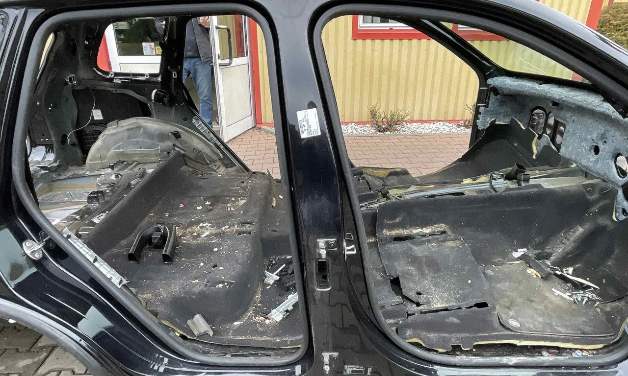 STALP MIJLOC DREAPTA VOLKSWAGEN TOUAREG 2010-2018