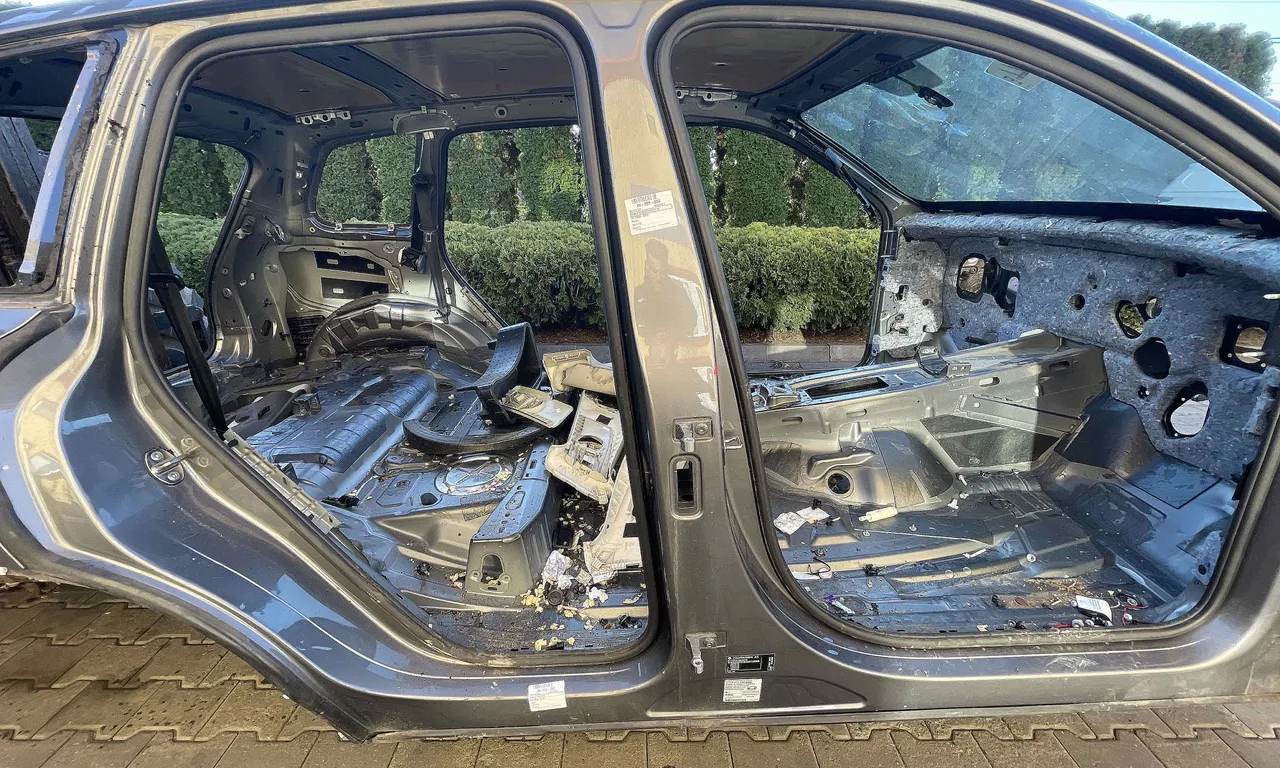 STALP MIJLOC DREAPTA VOLKSWAGEN TOUAREG 2010-2018