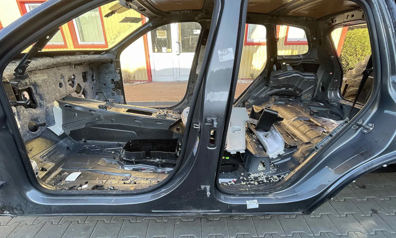 STALP MIJLOC STANGA VOLKSWAGEN TOUAREG 2010-2018