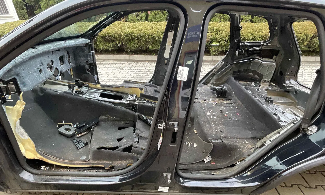 STALP MIJLOC STANGA VOLKSWAGEN TOUAREG 2010-2018