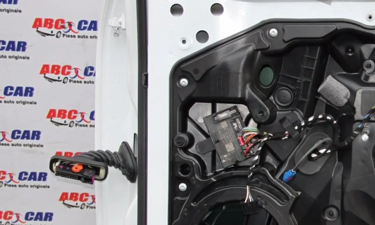 Modul usa dreapta fata VOLKSWAGEN TOUAREG 2010-2018
