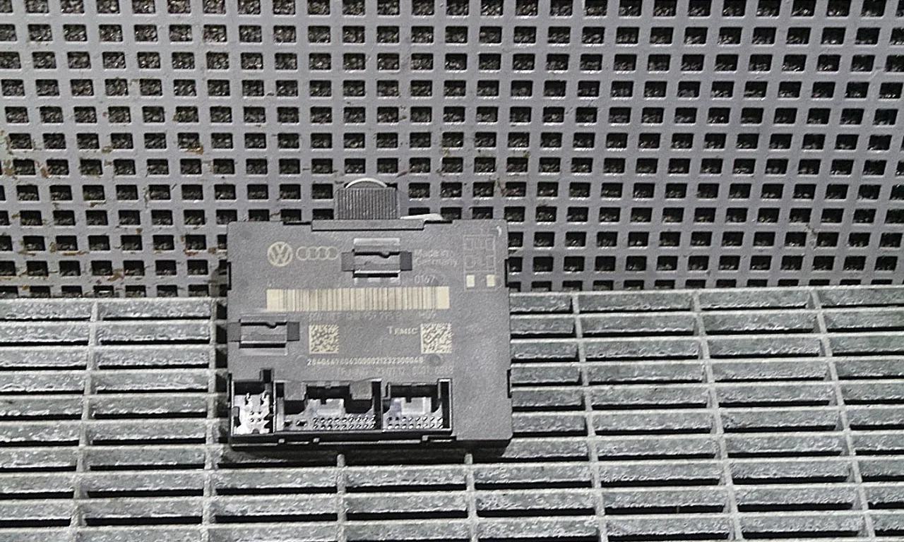 MODUL USA/DREAPTA SPATE VOLKSWAGEN TOUAREG 2010-2018