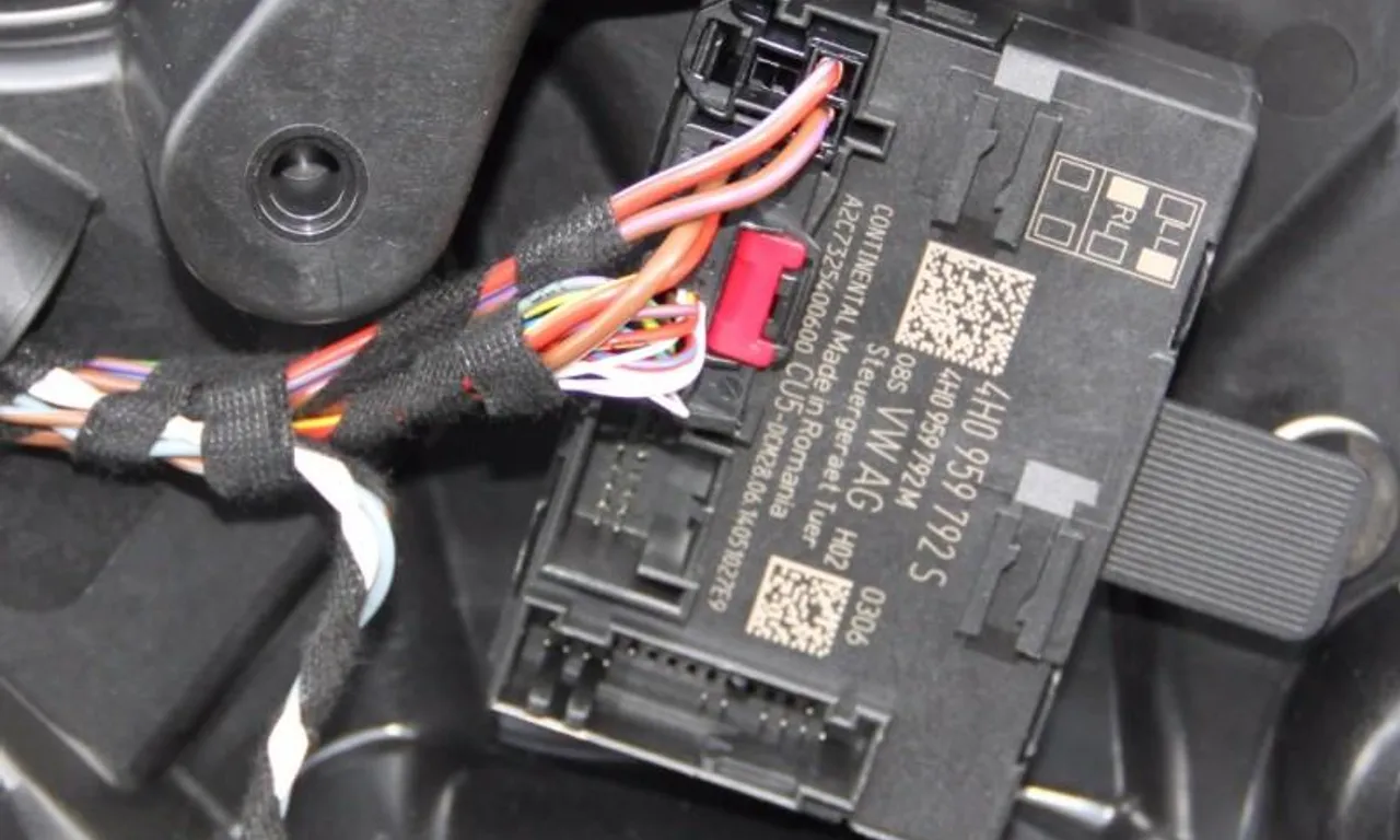 Modul usa stanga fata VOLKSWAGEN TOUAREG 2010-2018