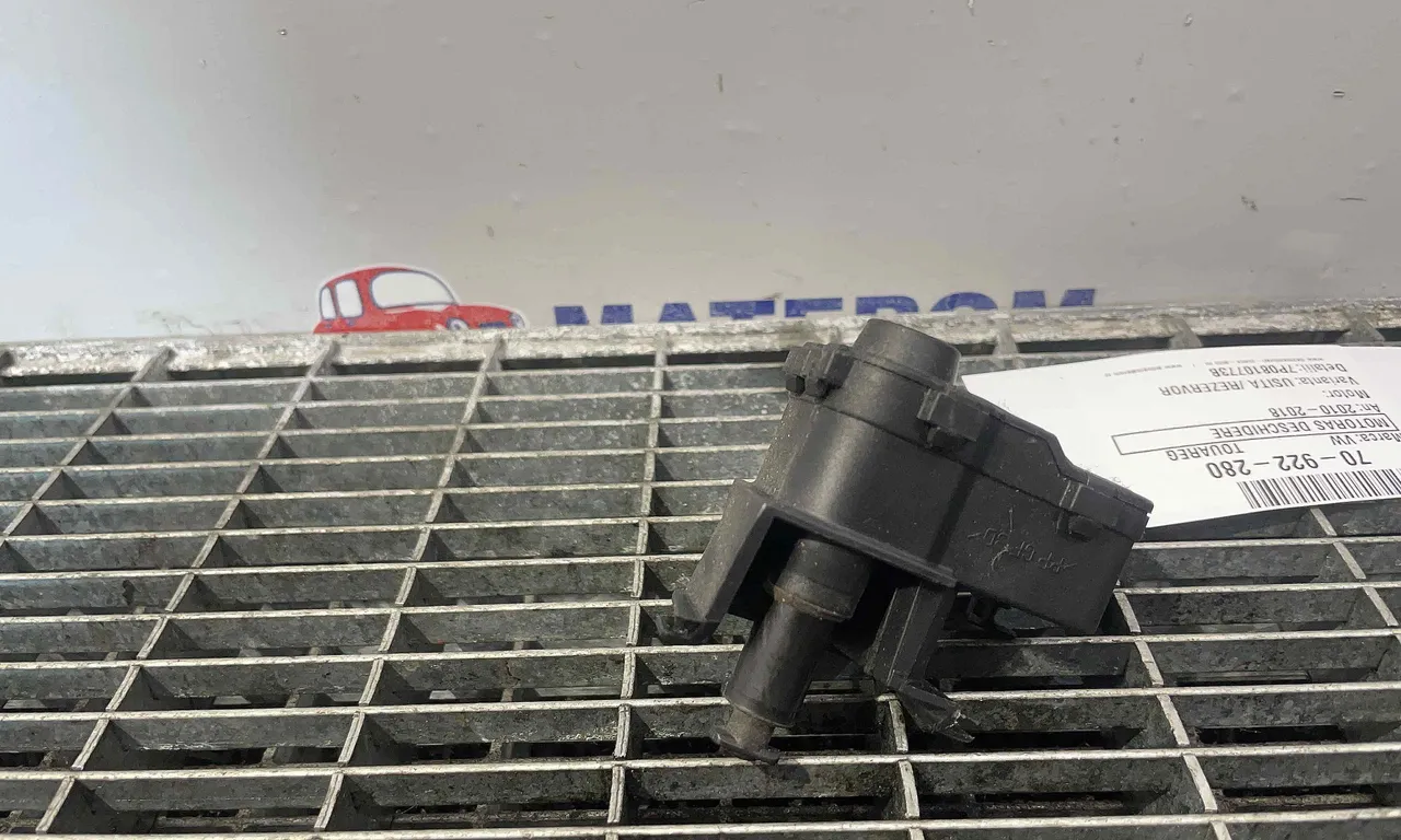 MOTORAS DESCHIDERE VOLKSWAGEN TOUAREG 2010-2018