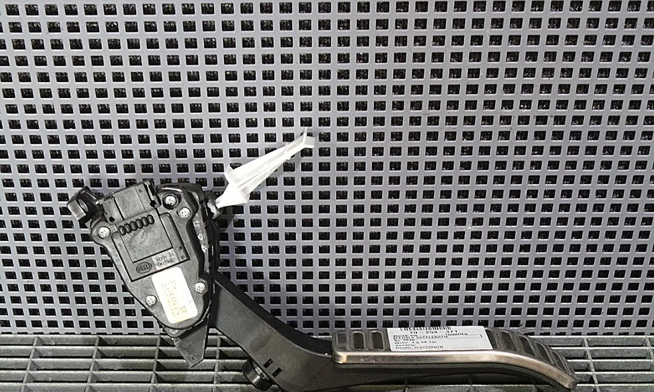 PEDALA ACCELERATIE VOLKSWAGEN TOUAREG 2010-2018