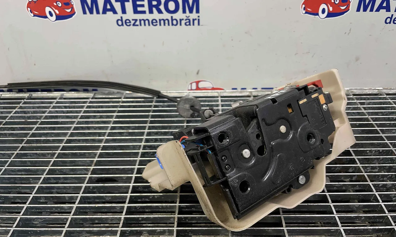 INCUIETOARE USA FATA DREAPTA VOLKSWAGEN TOURAN 2003-2011