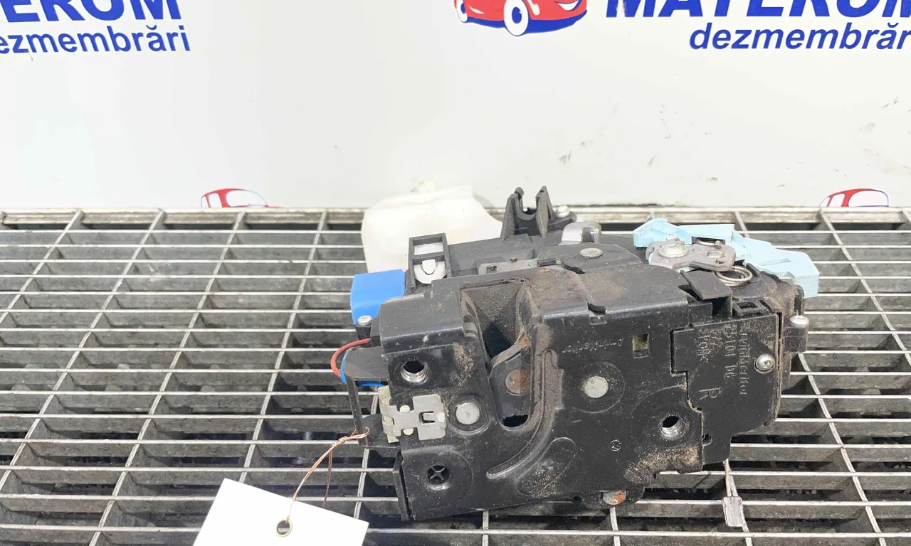 INCUIETOARE USA FATA DREAPTA VOLKSWAGEN TOURAN 2003-2011