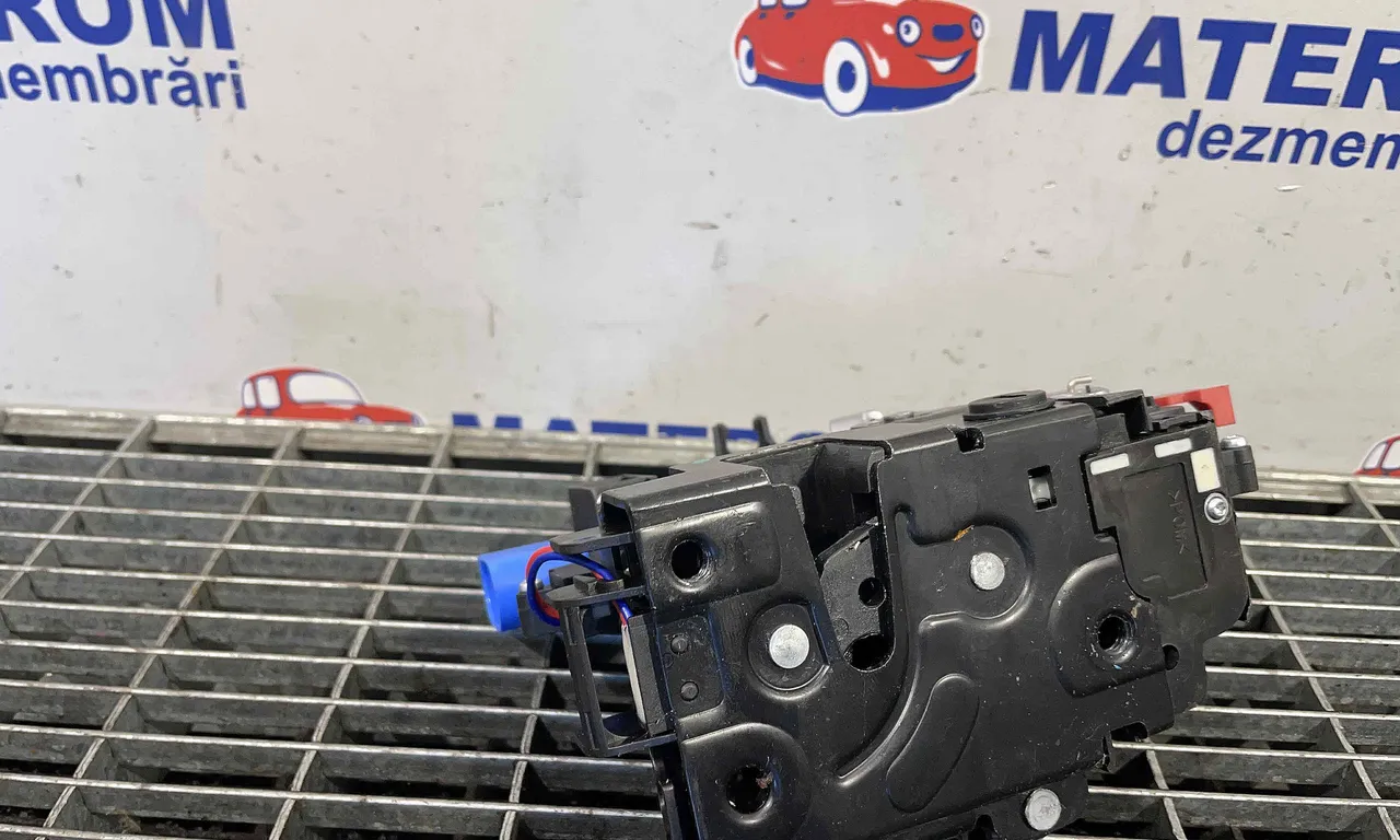 INCUIETOARE USA SPATE STANGA VOLKSWAGEN TOURAN 2003-2011