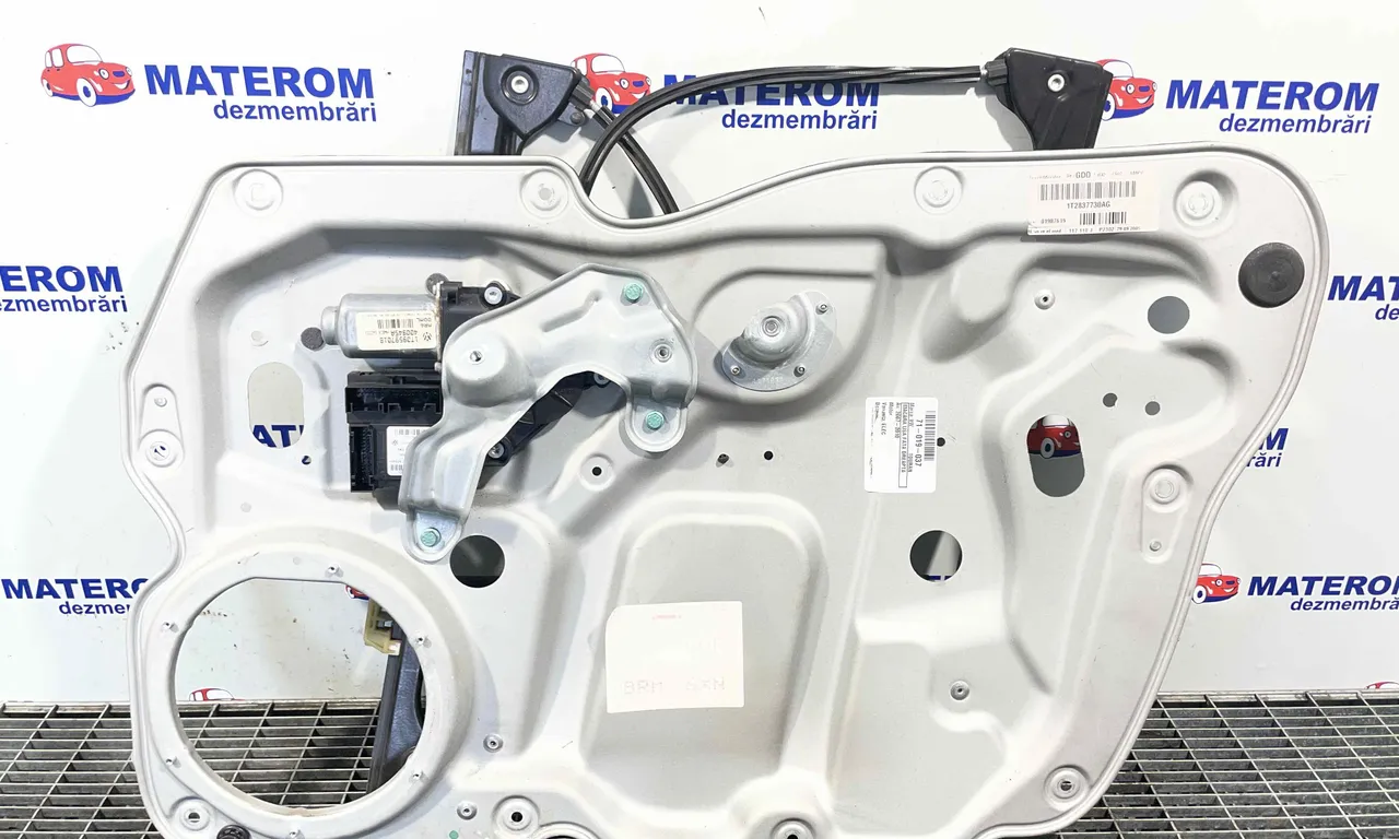 MACARA USA FATA DREAPTA VOLKSWAGEN TOURAN 2003-2011