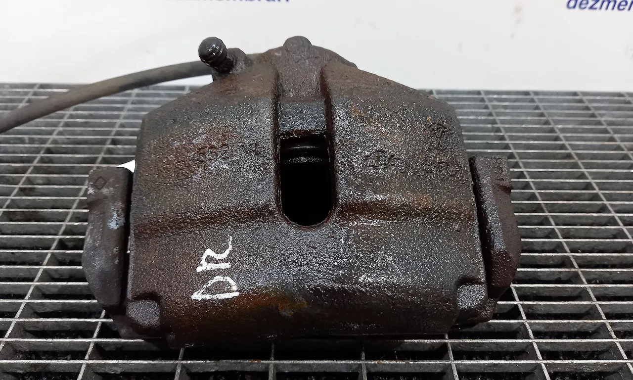 ETRIER FATA DREAPTA VOLKSWAGEN TOURAN 2003-2011
