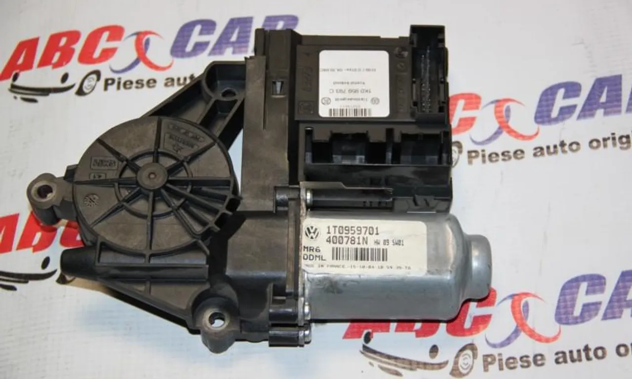 Motoras macara usa dreapta fata VOLKSWAGEN TOURAN 2003-2011