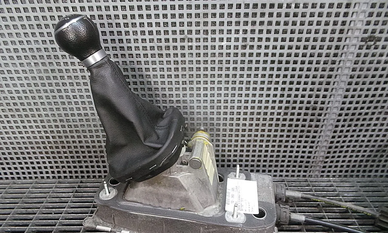MANETA SCHIMBATOR VITEZE VOLKSWAGEN TOURAN 2003-2011