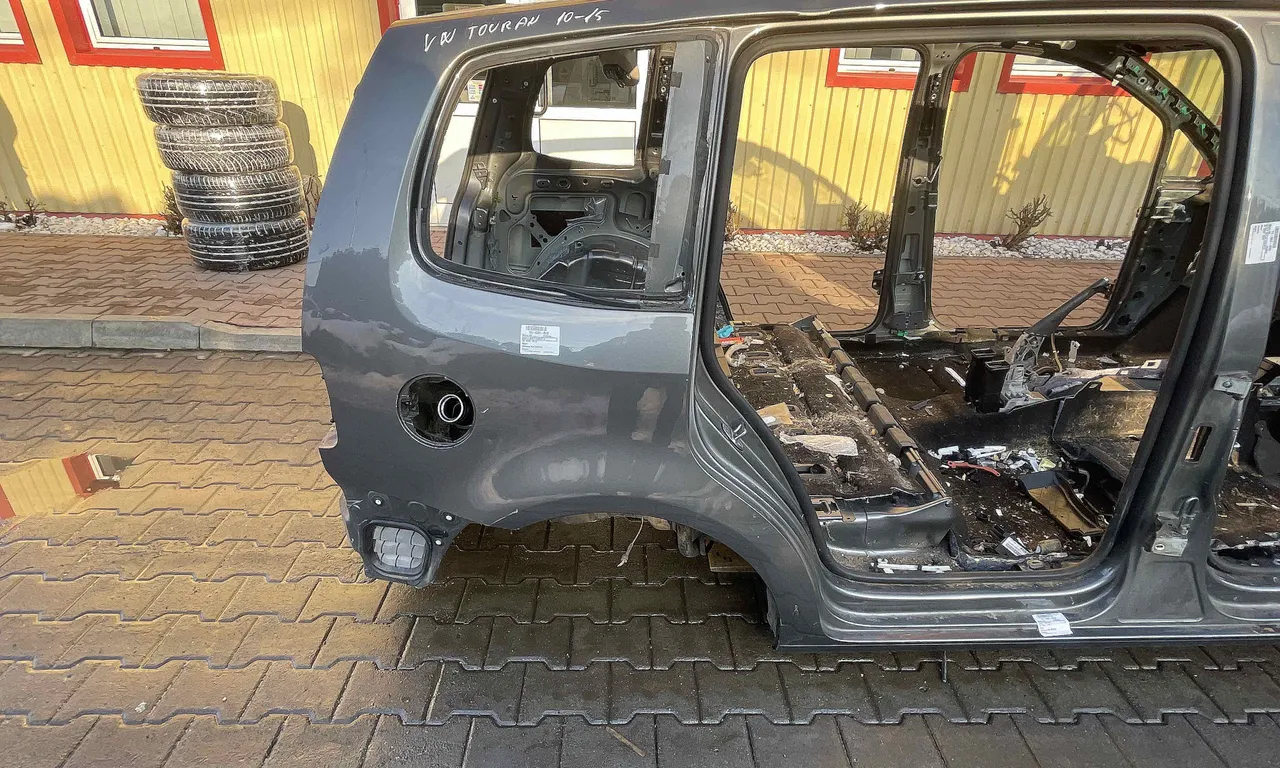 ARIPA SPATE DREAPTA VOLKSWAGEN TOURAN 2010-2016